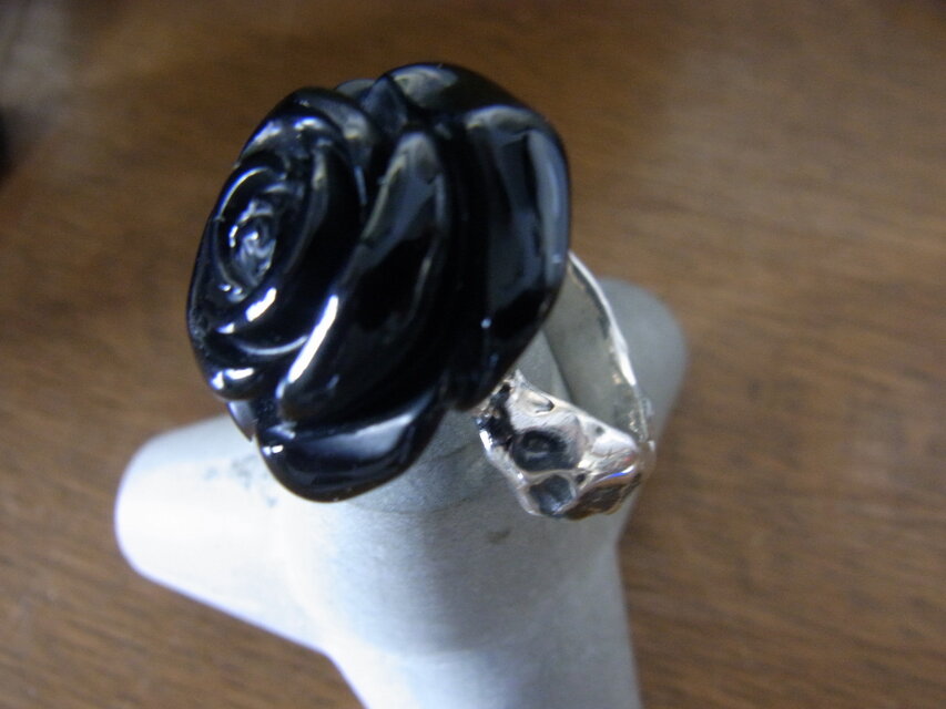 黒い薔薇 | iichi 日々の暮らしを心地よくするハンドメイドや