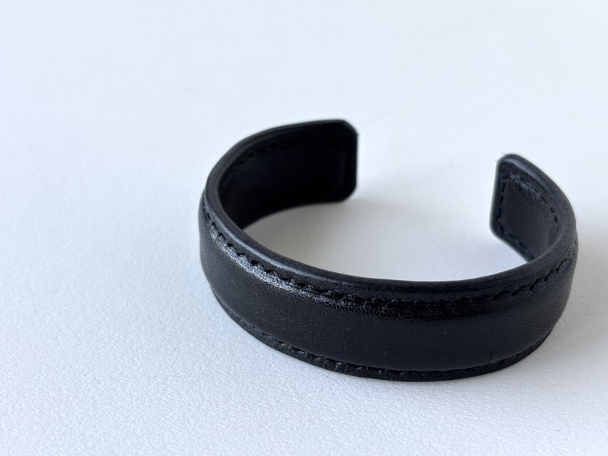 レザーバングル ( プルアップ ) | iichi 日々の暮らしを心地よくする