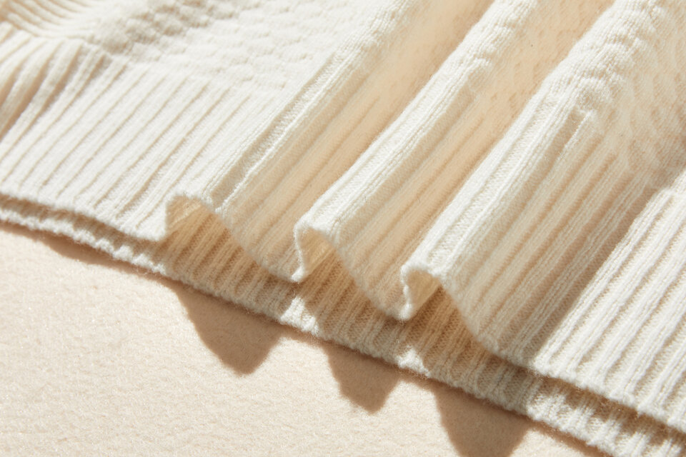 ざっくり編みの上品シルエット メリノウール ベスト オフホワイト