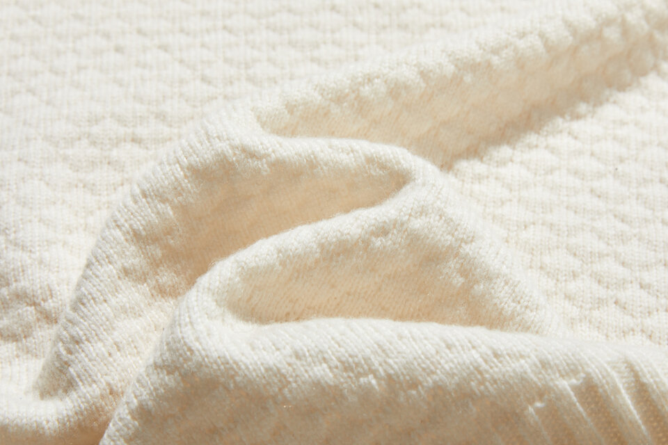 ざっくり編みの上品シルエット メリノウール ベスト オフホワイト