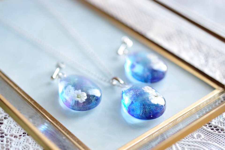 レジンアート ドロップピアス〈晴夜〉 | iichi 日々の暮らしを心地よく