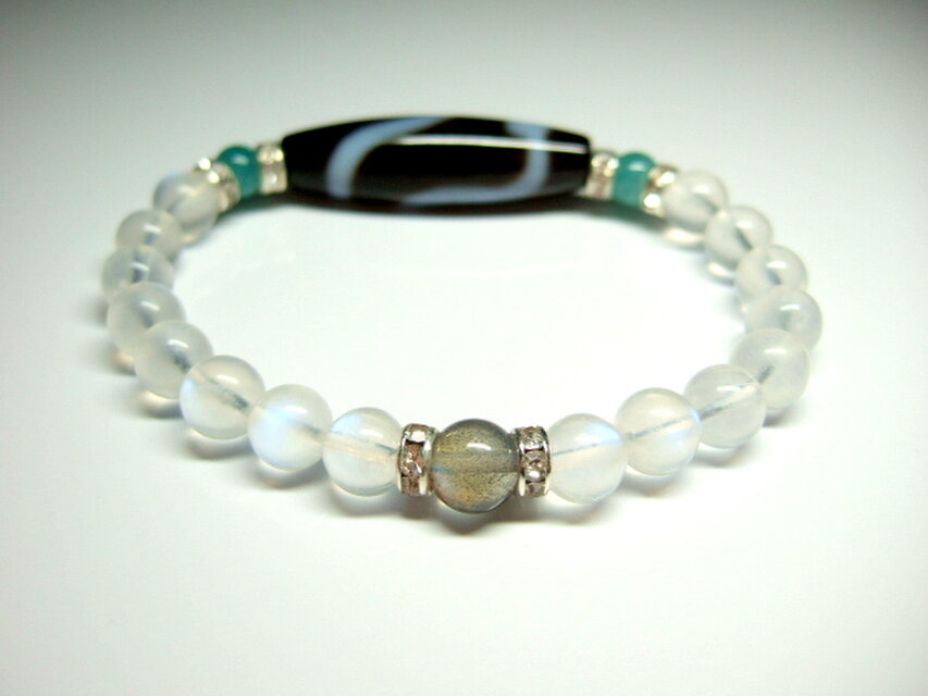 白蛇天珠/エメラルド | iichi 日々の暮らしを心地よくするハンドメイド