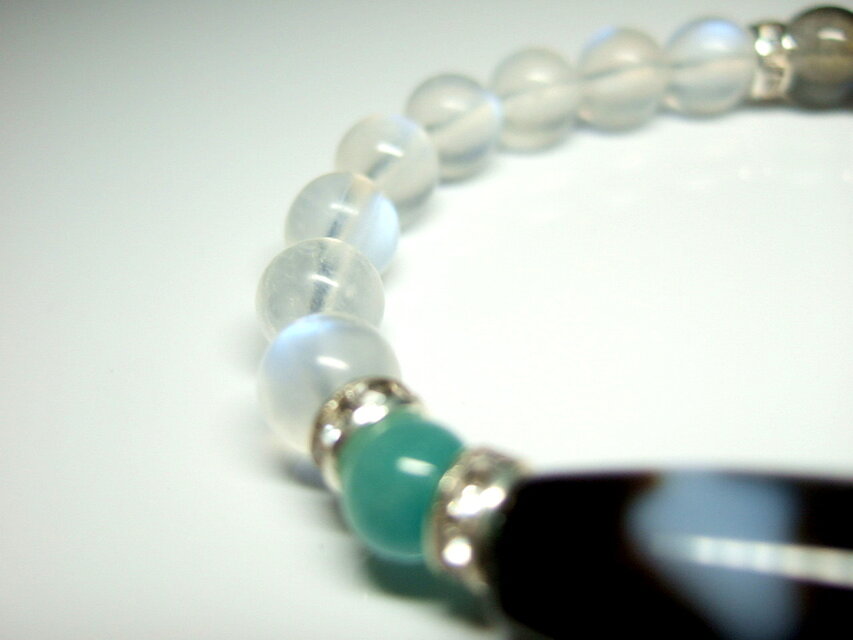 白蛇天珠/エメラルド | iichi 日々の暮らしを心地よくするハンドメイド