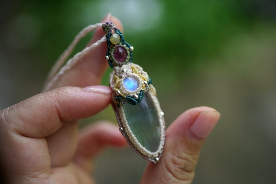 蒼の彼方☆pink tourmaline ムーンストーン フローライト マクラメ