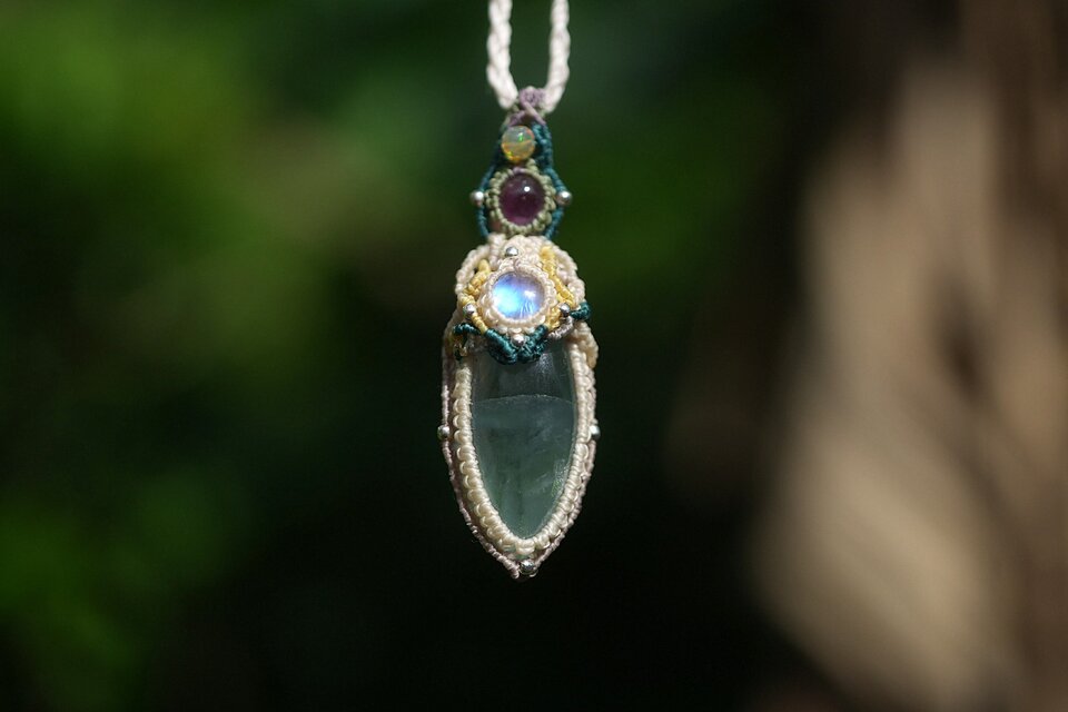 フローライトのマクラメネックレス 蒼の彼方☆pink tourmaline ムーンストーン フローライト マクラメ