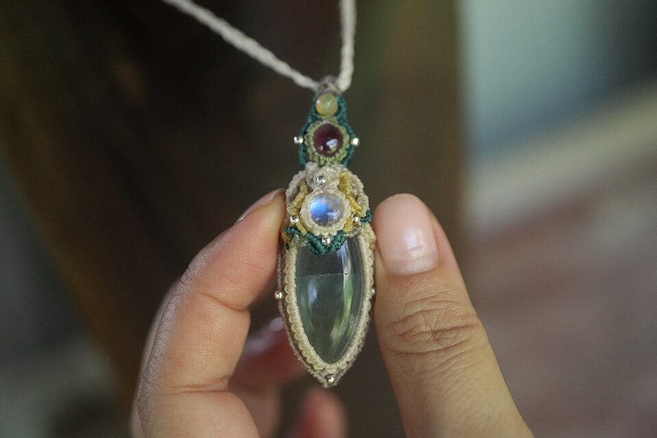 蒼の彼方☆pink tourmaline ムーンストーン フローライト マクラメ
