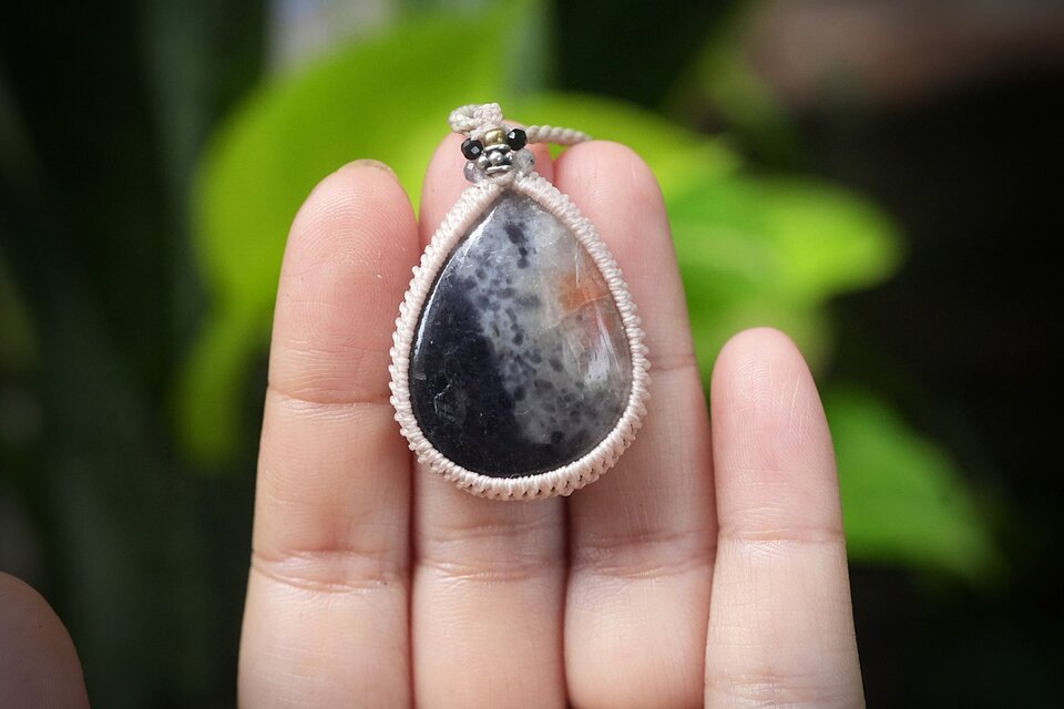 2色☆iolite sunstone マクラメネックレス 2091 | iichi 日々の暮らし