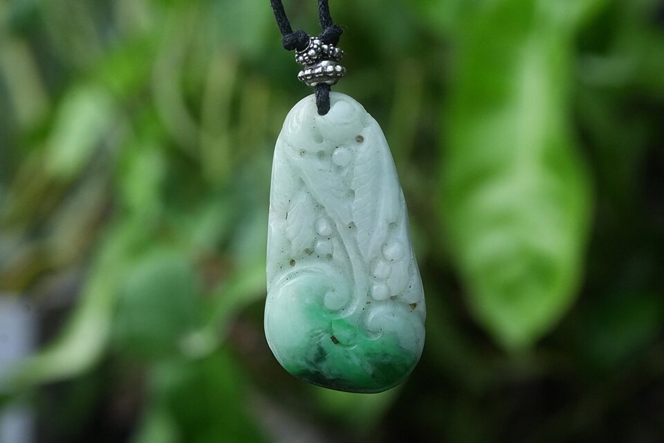 手彫り彫刻 大粒☆ミャンマー翡翠 シンプルペンダント 2090 | iichi