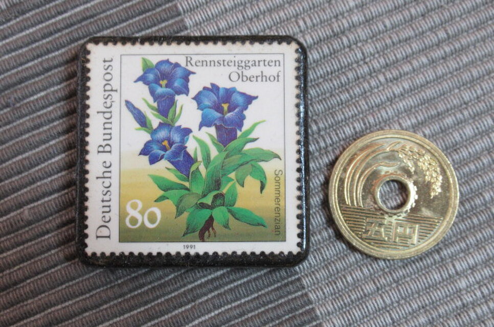 ドイツ 高山植物切手ブローチ10712 | iichi 日々の暮らしを心地よく