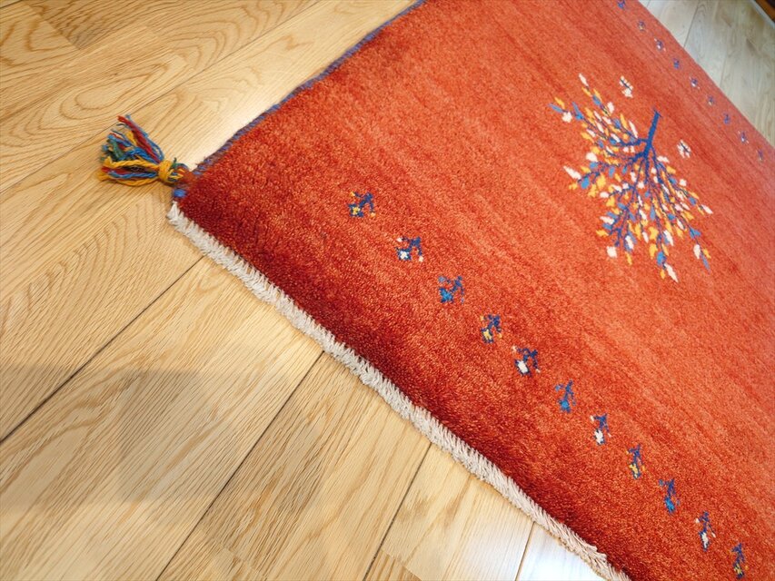 ペルシャ ギャッベ マット大 ラグ 115x84cm 茜色 ザクロの木 ヤギ 生命