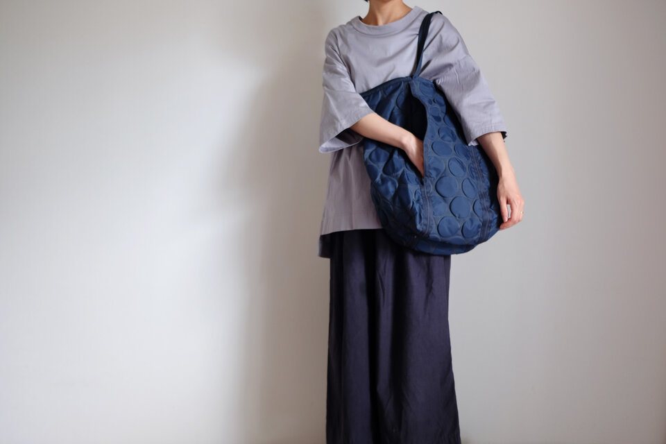 新作・超軽量/凹凸水玉模様がかわいい/ナイロン/肩掛けマチ付き/A4対応