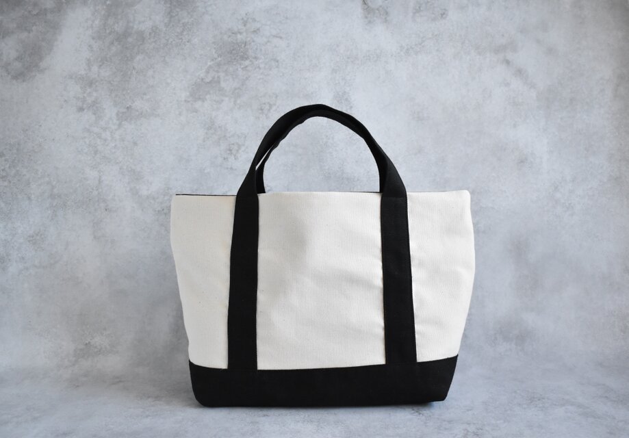 リバーシブルトートバッグ ポケット付き（黒×生成り） Sサイズ | iichi