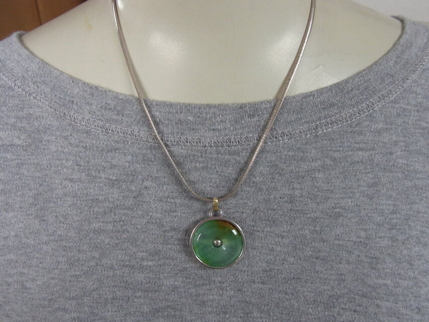 A級翡翠 ペンダント 3つの丸形状（豆の形） 翡翠のペンダント | iichi 日々の暮らしを心地よくするハンドメイドや