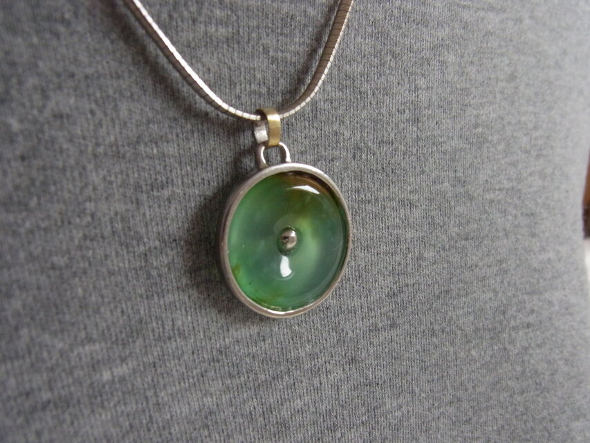 翡翠のペンダント | iichi 日々の暮らしを心地よくするハンドメイドや