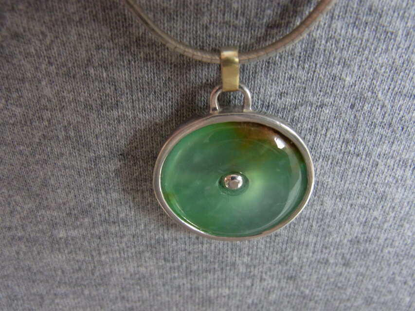 翡翠のペンダント | iichi 日々の暮らしを心地よくするハンドメイドや