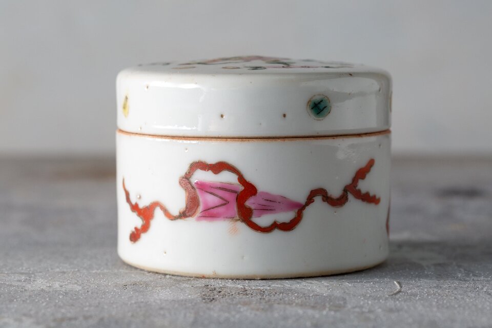 中国 粉彩 朱肉入 文物局印 磁器 1960年代 | iichi 日々の暮らしを