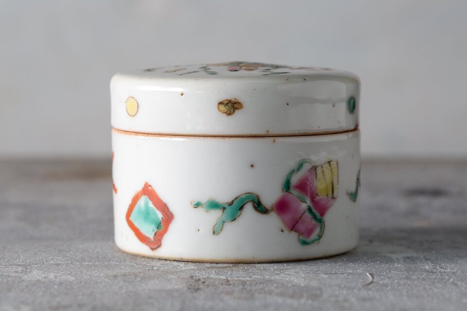 中国 粉彩 朱肉入 文物局印 磁器 1960年代 | iichi 日々の暮らしを