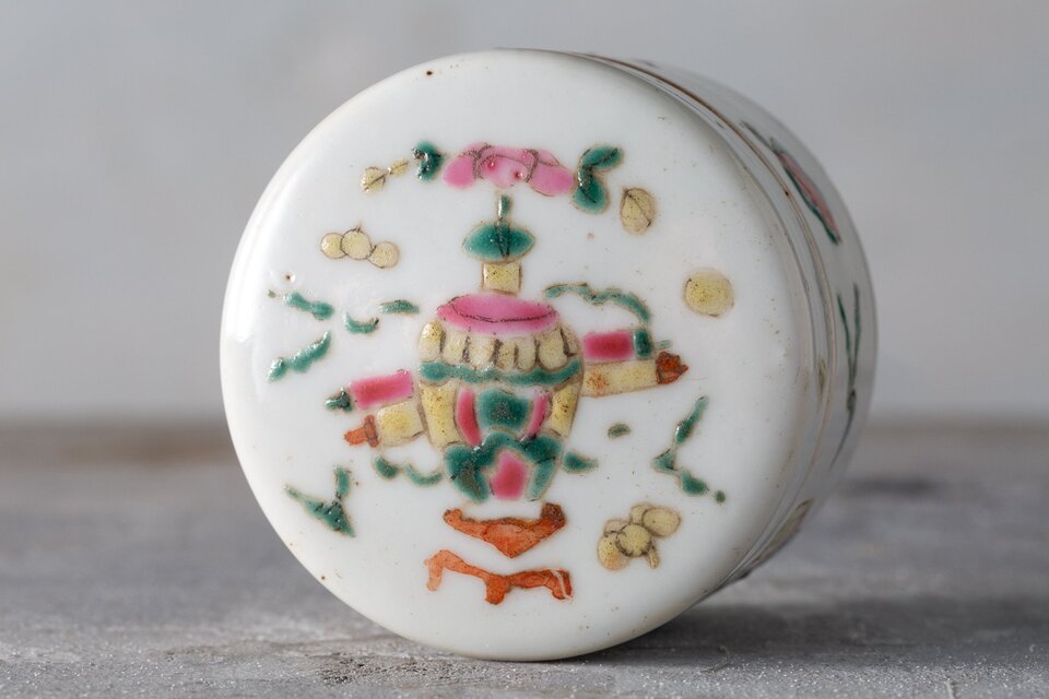 中国 粉彩 朱肉入 文物局印 磁器 1960年代 | iichi 日々の暮らしを