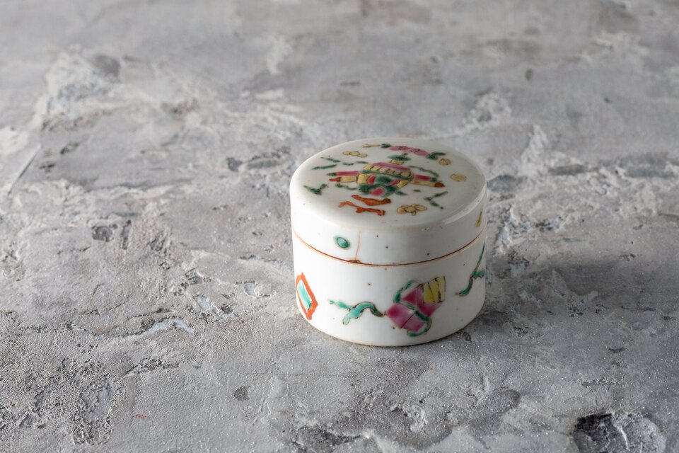 中国骨董 清時代粉彩小物入れ 朱肉合 同治年製古玩 手描き 古美術品 コレクター 中国 粉彩 朱肉入 文物局印 磁器 1960年代 | iichi 日々の暮らしを