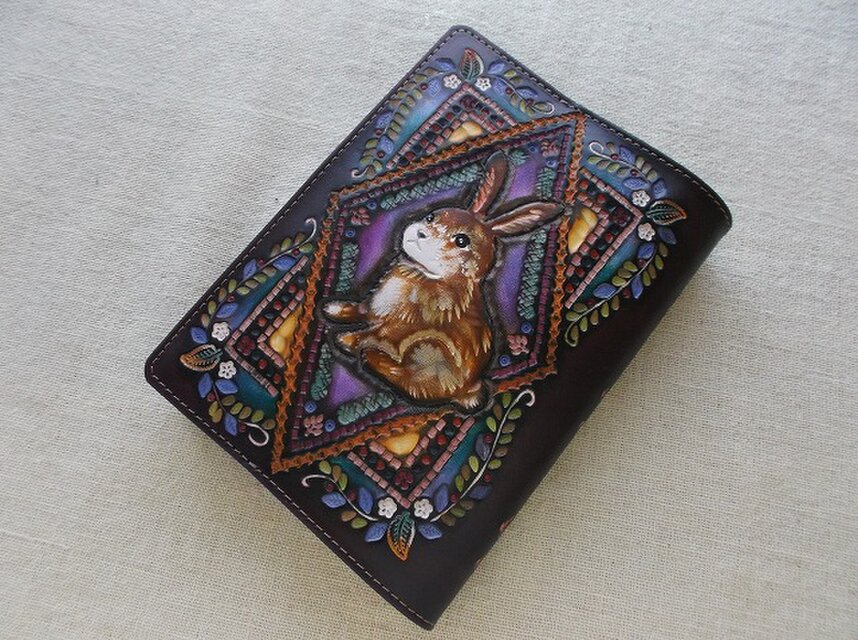 大判 希少洋書 SHIBORI 絞り染め ハードカバー 文庫サイズブックカバー 刻印、拭き染め 牛革 | iichi 日々の暮らしを