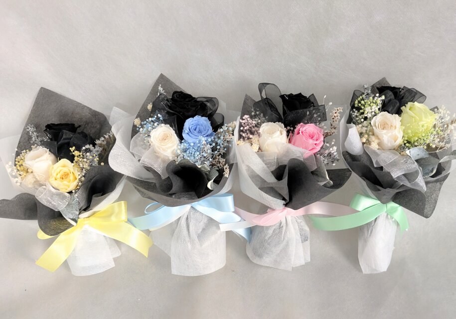プリザーブドフラワー／花束ボックス／3色のミニ薔薇と小花のミニ花束