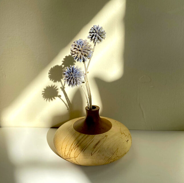 一輪挿し トチ と ウォールナット | iichi 日々の暮らしを心地よくする