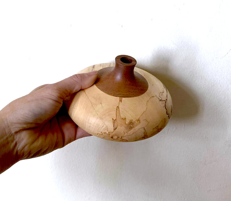 一輪挿し トチ と ウォールナット | iichi 日々の暮らしを心地よくする