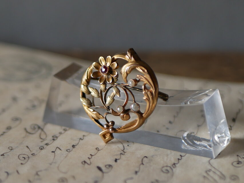 ゴールドプレート 赤い石とシードパール ブローチ フランス