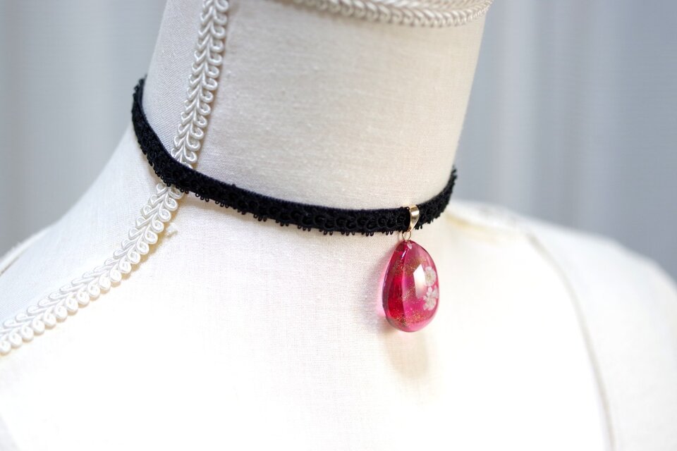 受注製作】レジンアート ドロップモチーフとタティングレースと