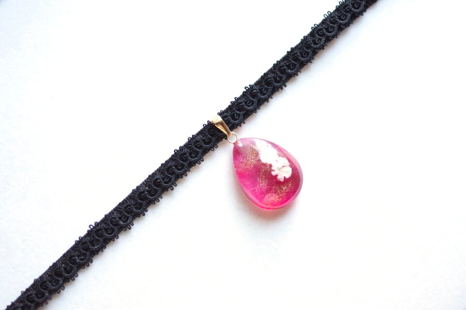 受注製作】レジンアート ドロップモチーフとタティングレースと