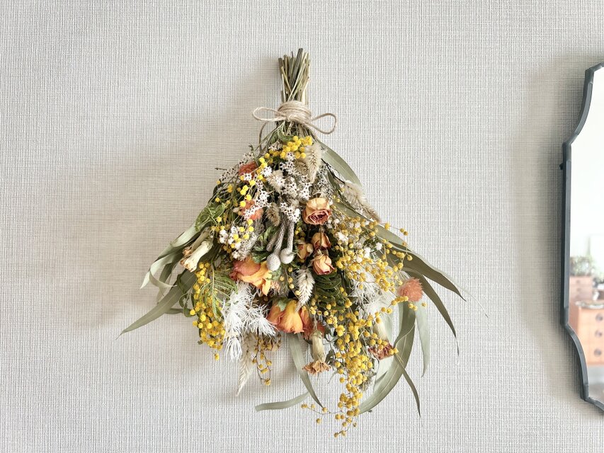 ユーカリとミモザの花束 ミモザとユーカリのスワッグ ブーケ | iichi 日々の暮らしを心地よく