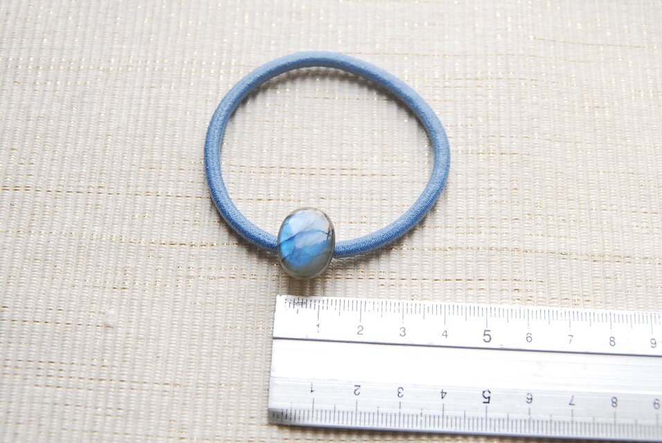 ラブラドライトのヘアゴム | iichi 日々の暮らしを心地よくする