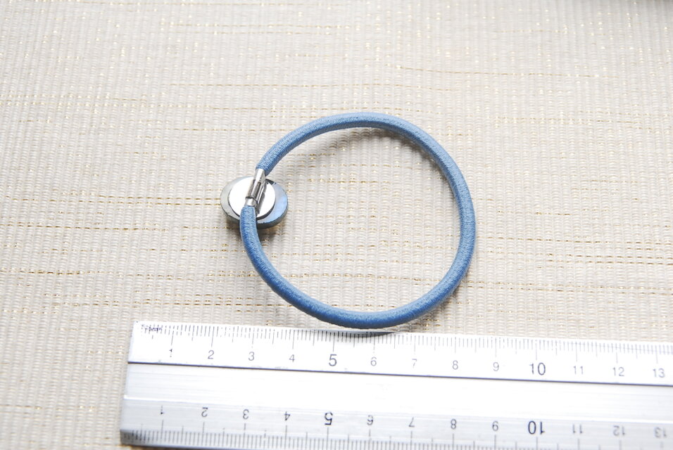 ラブラドライトのヘアゴム | iichi 日々の暮らしを心地よくする