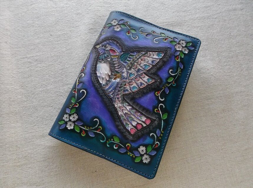 文庫サイズブックカバー 刻印、拭き染め 牛革 | iichi 日々の暮らしを