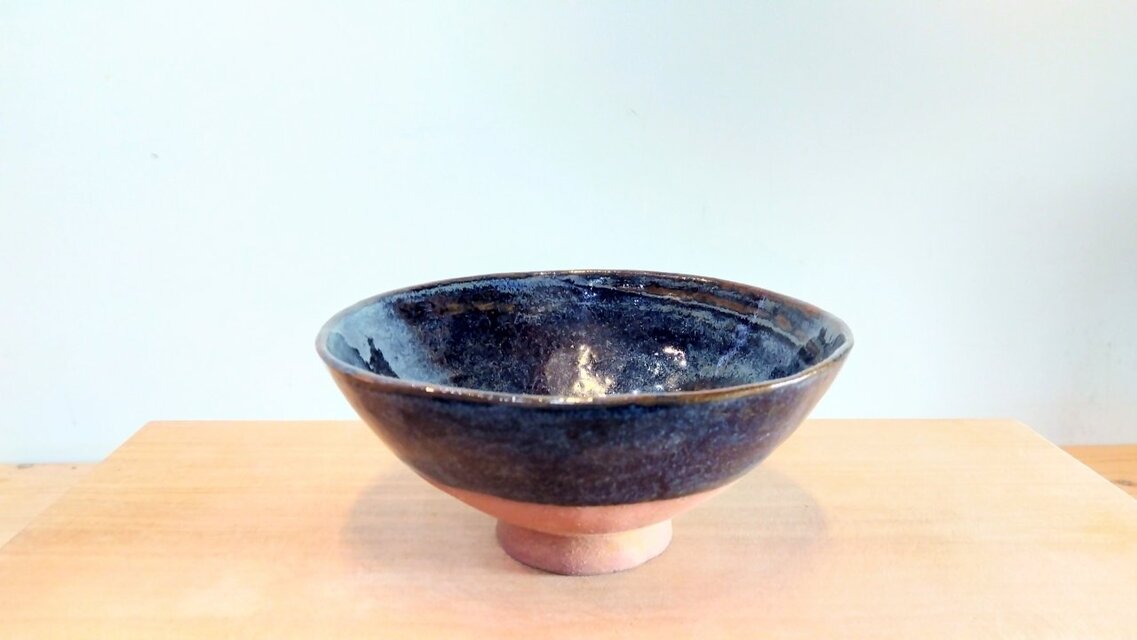 お茶碗（ネイビー×赤土） | iichi 日々の暮らしを心地よくする