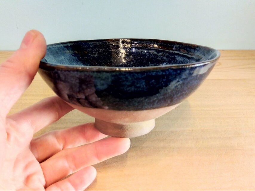骨董　お茶碗 お茶碗（ネイビー×赤土） | iichi 日々の暮らしを心地よくする