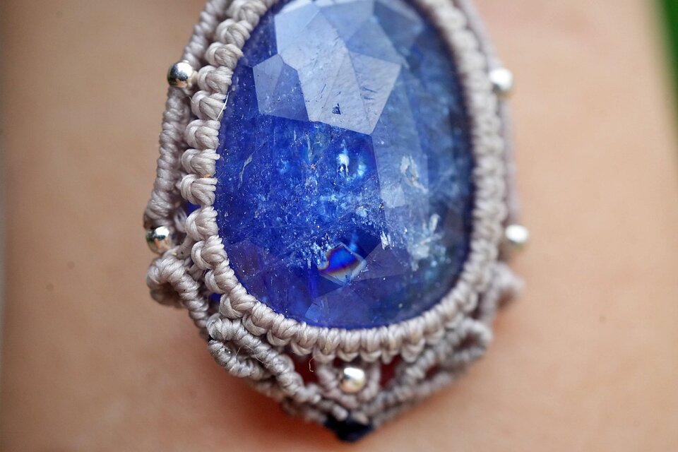 33ct.バイオタンザナイト☆ 虹の煌めき☆高品質 マクラメネックレス