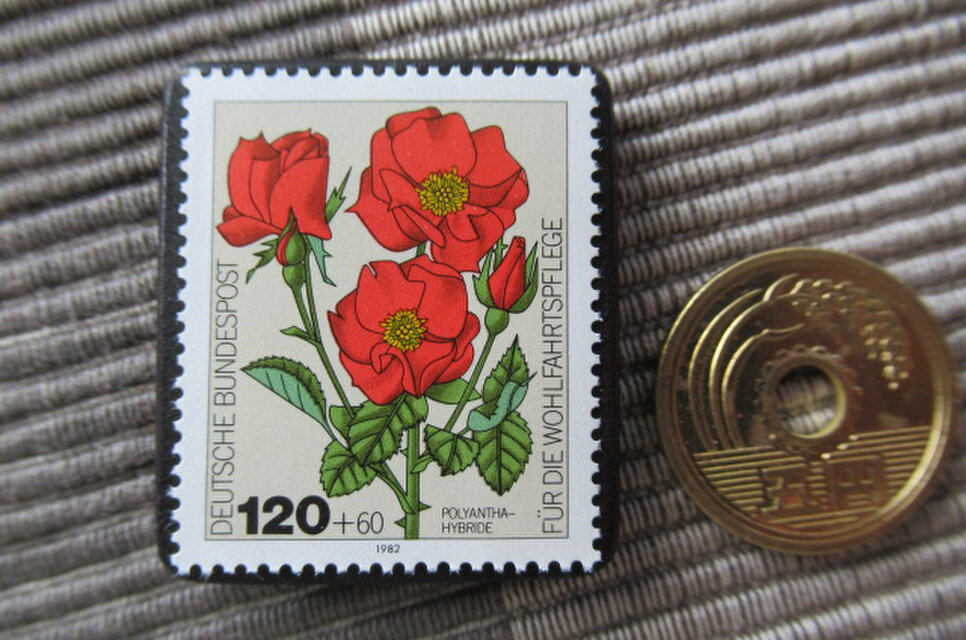 ドイツ1982年 薔薇切手ブローチ10791 | iichi 日々の暮らしを心地よく