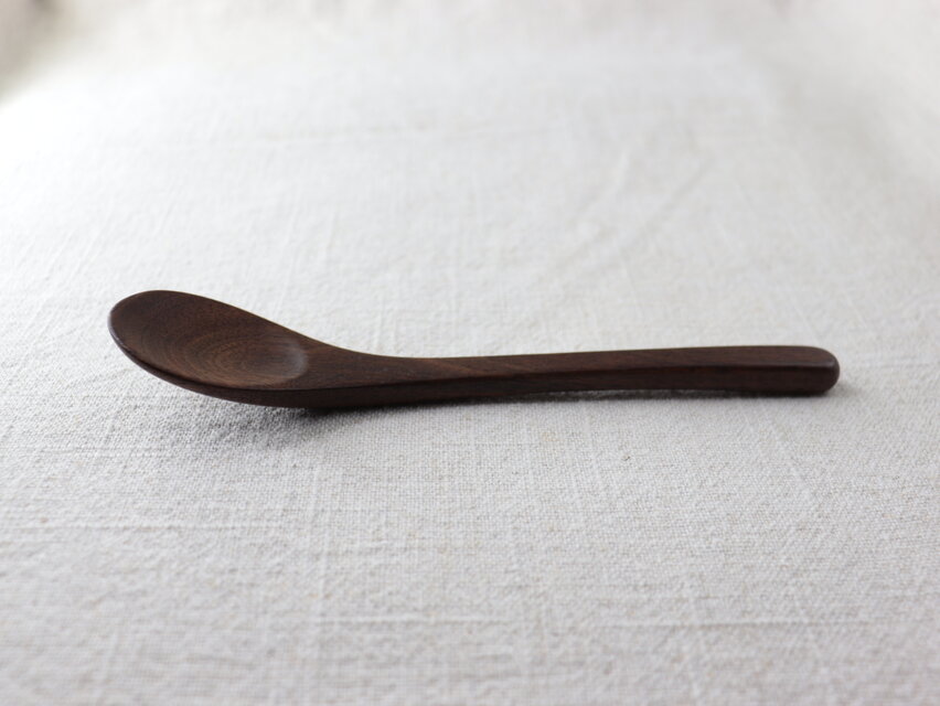 ウォールナットのミドルスプーン | iichi 日々の暮らしを心地よくする