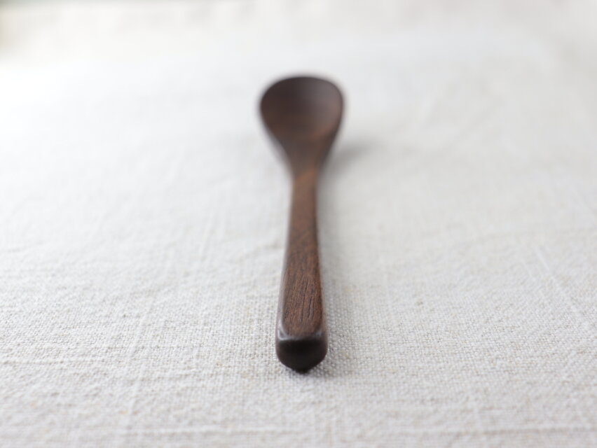 ウォールナットのミドルスプーン | iichi 日々の暮らしを心地よくする