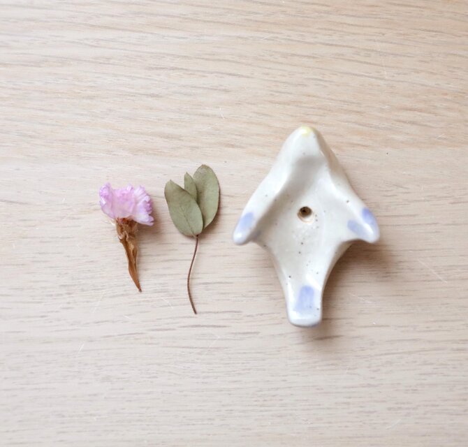 希少　国内　先鋭　作家物　陶器製　ドライ　フラワー　花差し　アート　オブジェ 小さなカモメの花挿しオブジェ 2 ＊ ドライフラワー付き | iichi 日々