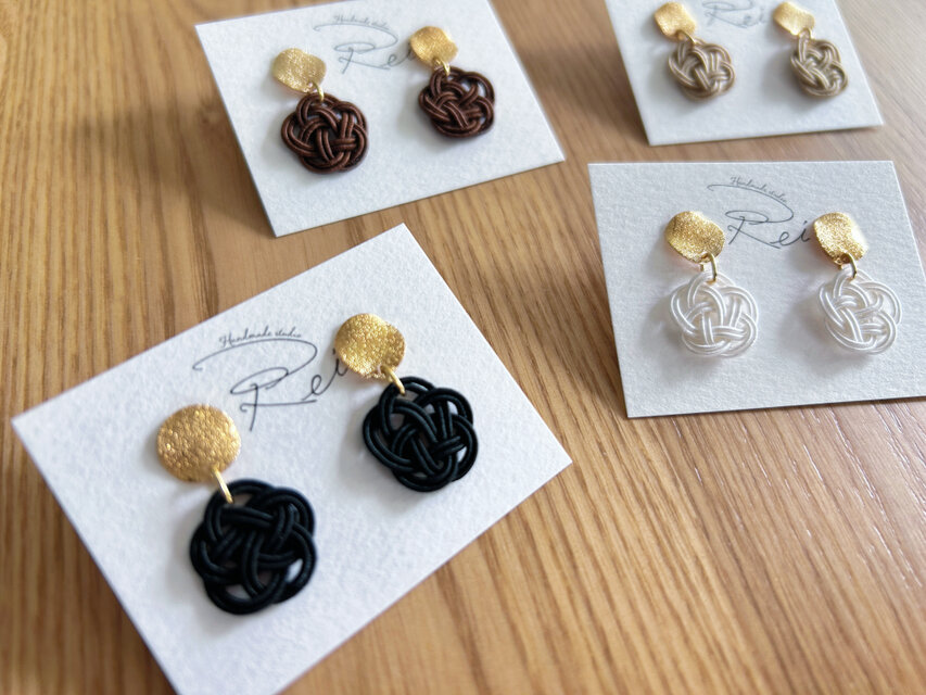 水引梅結びピアス | iichi 日々の暮らしを心地よくするハンドメイドや