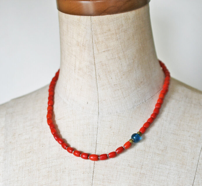 ナガ族グラスコーラルビーズ、ブルーヴィンテージビーズ、oldオリッサ