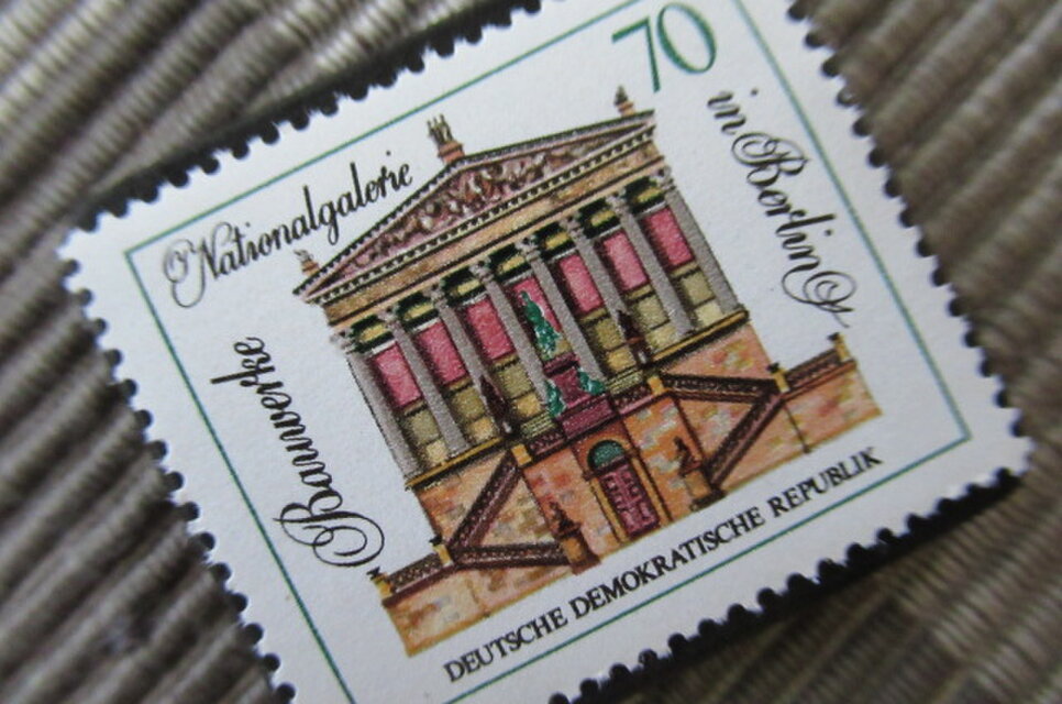 ドイツ 歴史建物切手ブローチ10816 | iichi 日々の暮らしを心地よく