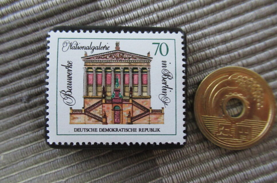 ドイツ 歴史建物切手ブローチ10816 | iichi 日々の暮らしを心地よく