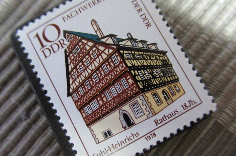 ドイツ 伝統家屋切手ブローチ10821 | iichi 日々の暮らしを心地よく