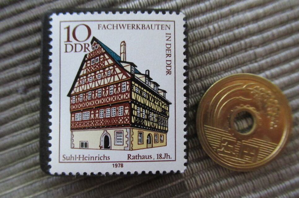 ドイツ 伝統家屋切手ブローチ10821 | iichi 日々の暮らしを心地よく