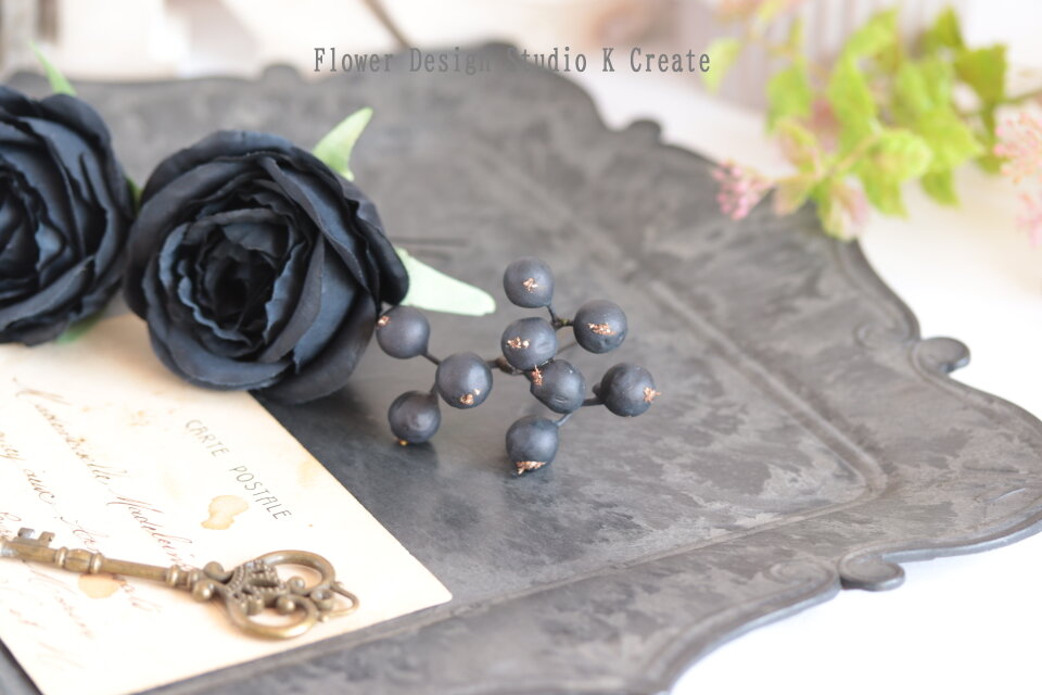 黒い薔薇とドットリボンのヘッドドレス 髪飾り 赤 黒 黒い薔薇 ドット