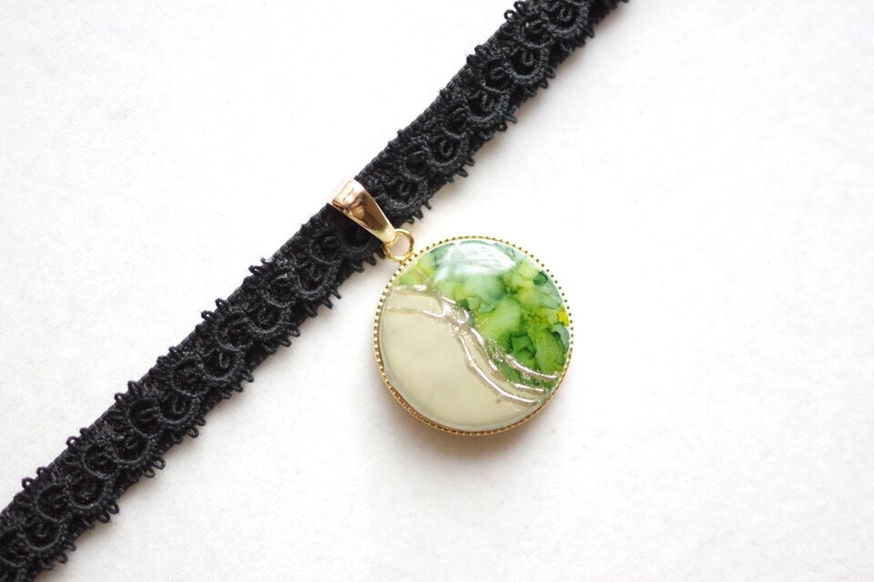 受注製作】レジンアート ラウンドモチーフとタティングレースと