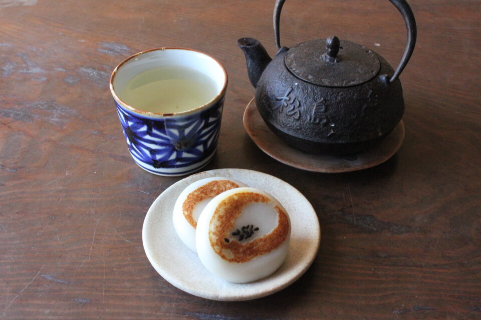 竹炭貫入 豆皿 | iichi 日々の暮らしを心地よくするハンドメイドや